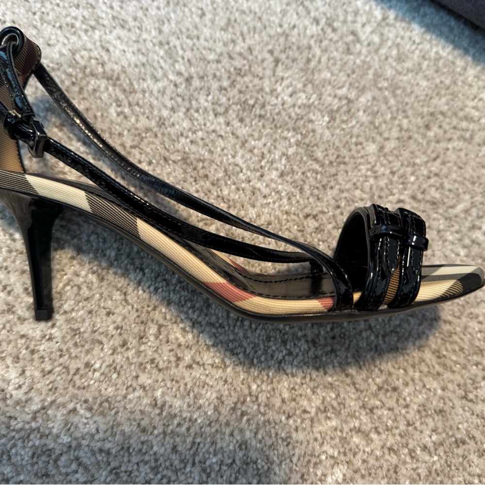 Burberry Black and Cream Heels with Metallic Accents - Picture 3 of 8